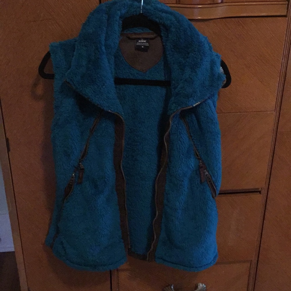 Kuhl turquoise fuzzy vest